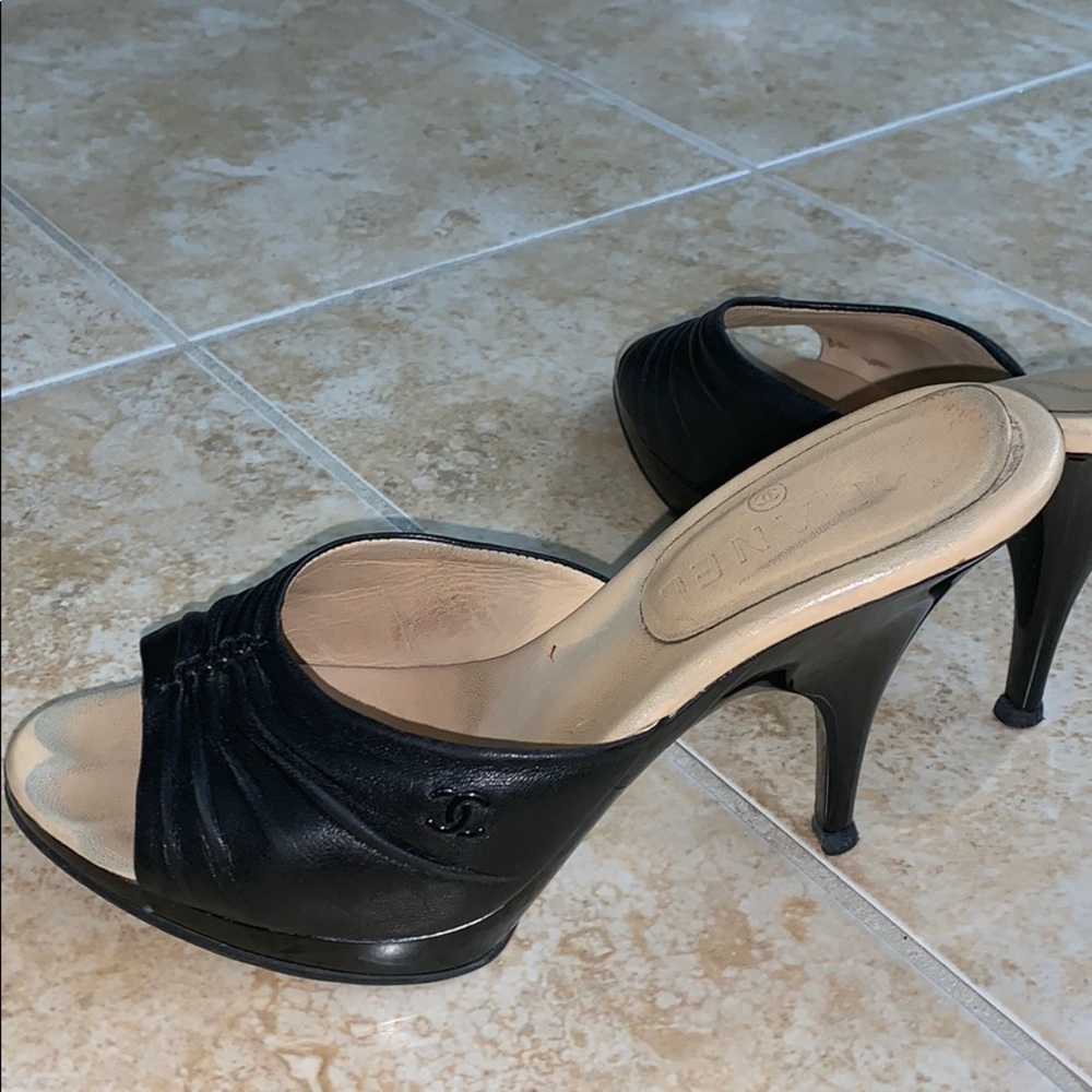 Used Chanel mules ***DEFECT** Need repair 5.5